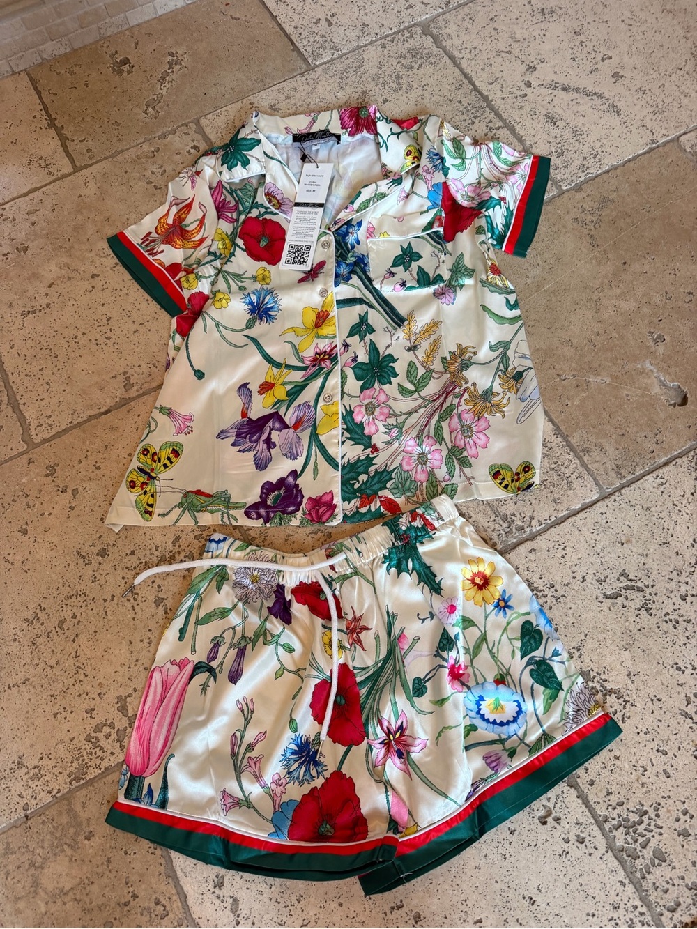 NWT Women’s Floral Satin Pajama Set Cream  Multicolor Floral Print M